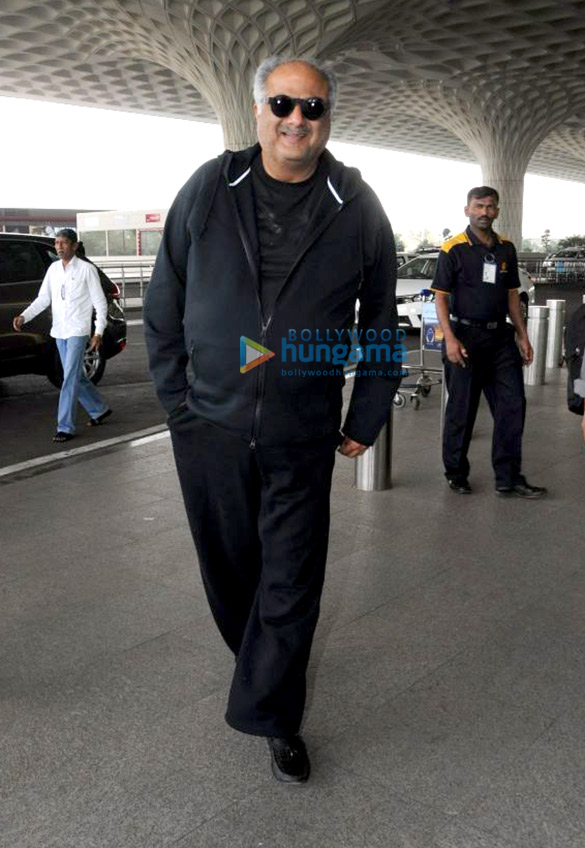 soha ali khan jackie shroff and others snapped at the airport 4