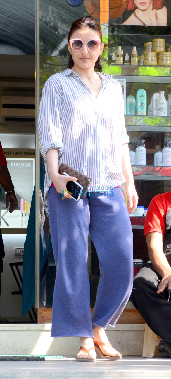 soha ali khan spotted after salon session in bandra 5
