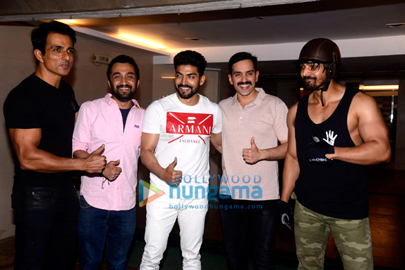 sonu sood hosts the bash for paltan team 2