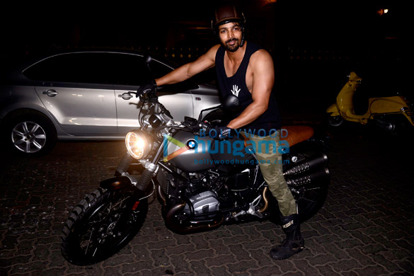 sonu sood hosts the bash for paltan team 6
