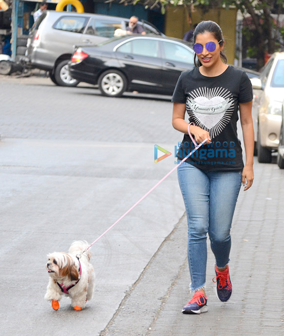 Sophie Choudry snapped with her dog