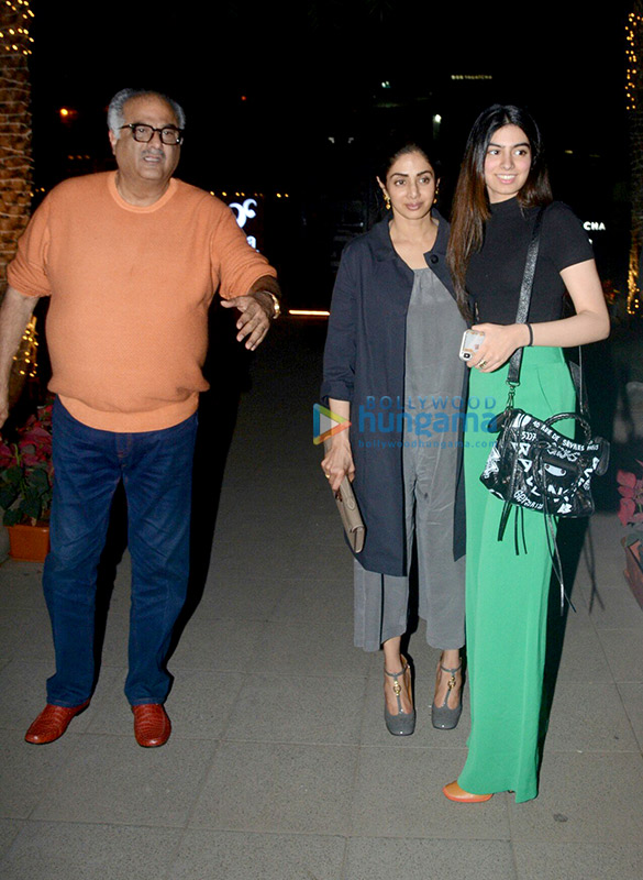 sridevi snapped with family at bkc 3