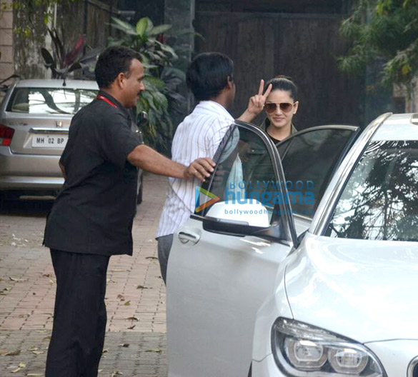 sunny leone snapped at myrah spa in juhu 3