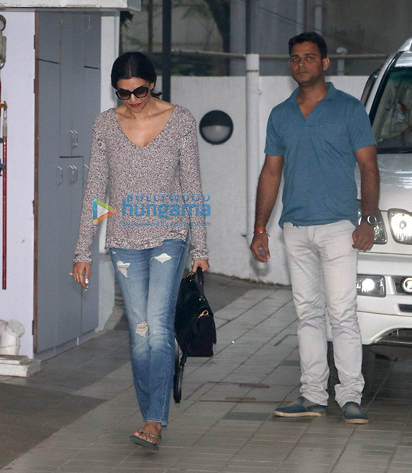 sushmita sen spotted in bandra 4