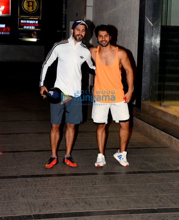 varun dhawan aayush sharma and dino morea snapped at the gym 3
