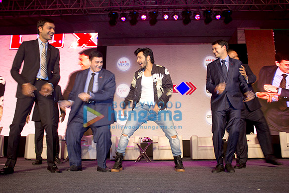 varun dhawan and parineeti chopra graces the lux event 1