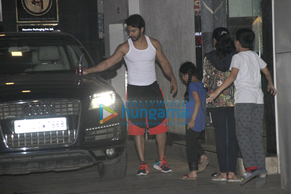varun dhawan spotted at the gym 2