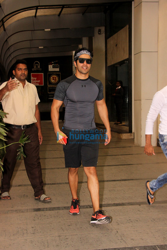 varun dhawan spotted at the gym 3 2