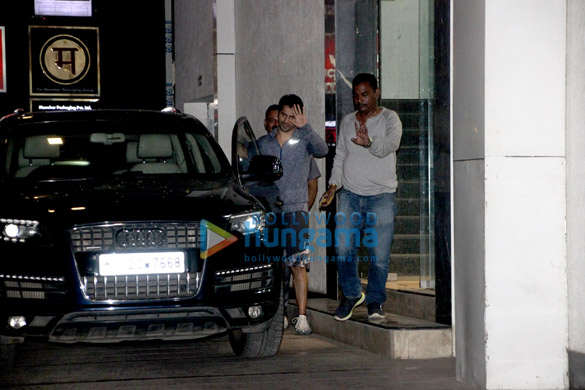 varun dhawan spotted at the gym 3 3