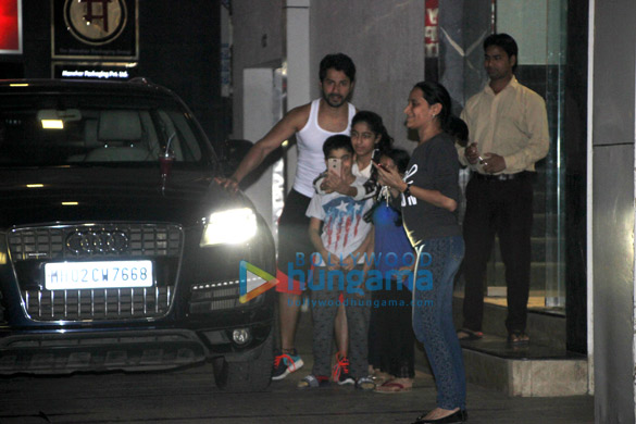 varun dhawan spotted at the gym 6