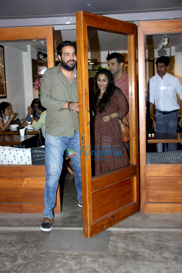 vidya balan and siddharth roy kapur snapped at sequel bistro juice bar 1