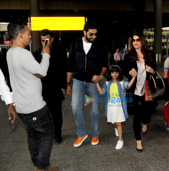 abhishek bachchan aishwarya rai bachchan aradhya snapped at the airport 4