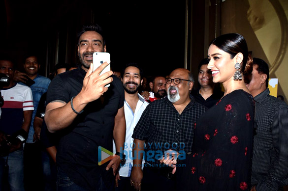 ajay devgn and ileana dcruz grace the trailer launch of raid 4