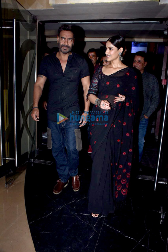 ajay devgn and ileana dcruz grace the trailer launch of raid 5