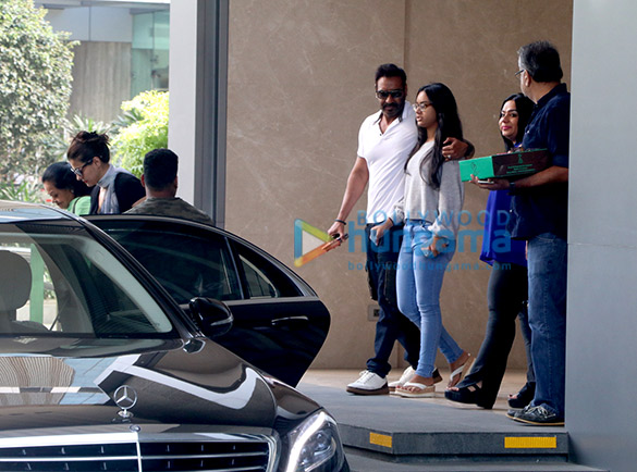 ajay devgn with family spotted at yauatcha bkc 2