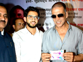 Akshay Kumar and Aditya Thackeray inaugurate the pad vending machine at Mumbai Central