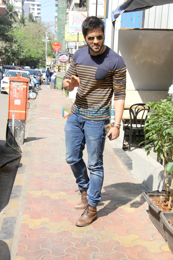 ali faisal spotted at farmers cafe bandra 1