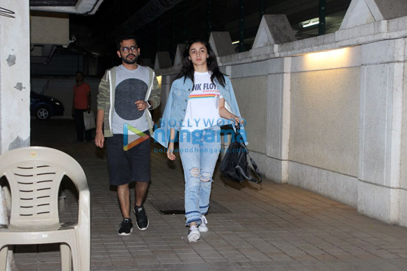 alia bhatt snapped at shakun batras residence 5