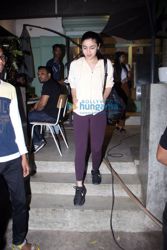 alia bhatt spotted at the kitchen garden in bandra 5