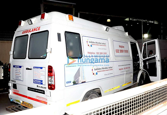 anil kapoor reaches mumbai airport to receive sridevis mortal remains 0021