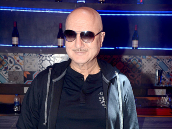 Anupam Kher, Manish Paul, Mika Singh snapped at Baa Baaa Black Sheep promotional song shoot