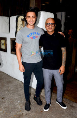 Ayush Sharma snapped at Hakim's Aalim salon in Bandra