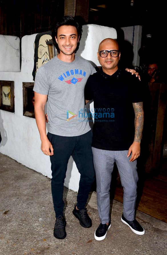 Ayush Sharma snapped at Hakim’s Aalim salon in Bandra Ayush Sharma snapped at Hakim’s Aalim salon in Bandra