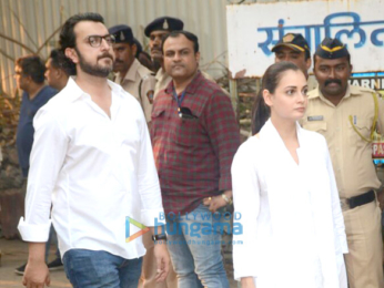 Celebs attend Sridevi's cremation ceremony at Seva Samaj Crematorium and Hindu Cemetery in Vile Parle, Mumbai