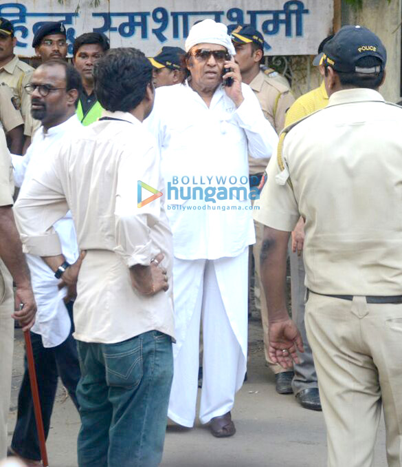 celebs attend sridevis cremation ceremony at seva samaj crematorium and hindu cemetery in vile parle mumbai 001 4
