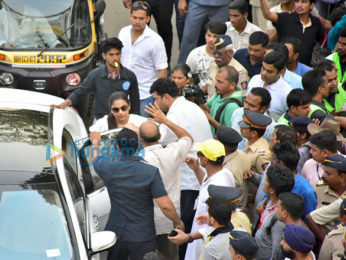 Celebs attend Sridevi’s cremation ceremony at Seva Samaj Crematorium and Hindu Cemetery in Vile Parle, Mumbai