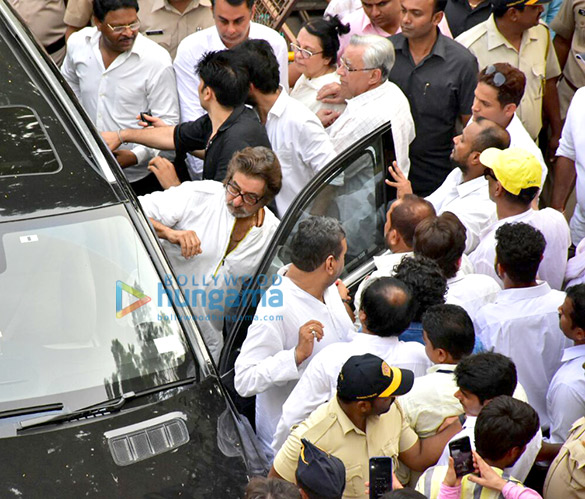 celebs attend sridevis cremation ceremony at seva samaj crematorium and hindu cemetery in vile parle mumbai 005 7