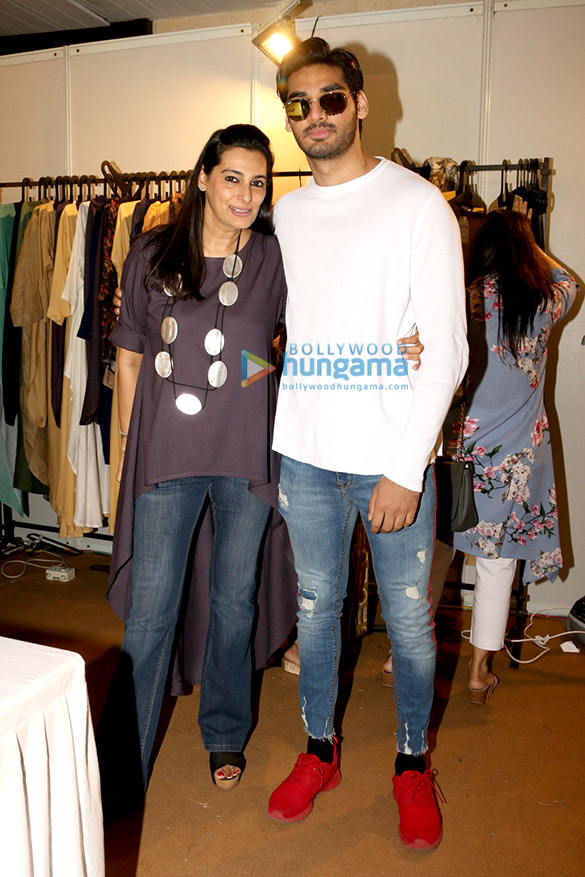 celebs grace mana shettys charity exhibition for save the children india 11