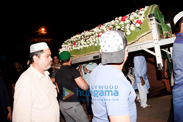 celebs snapped attending a funeral at the versova kabrastan 1