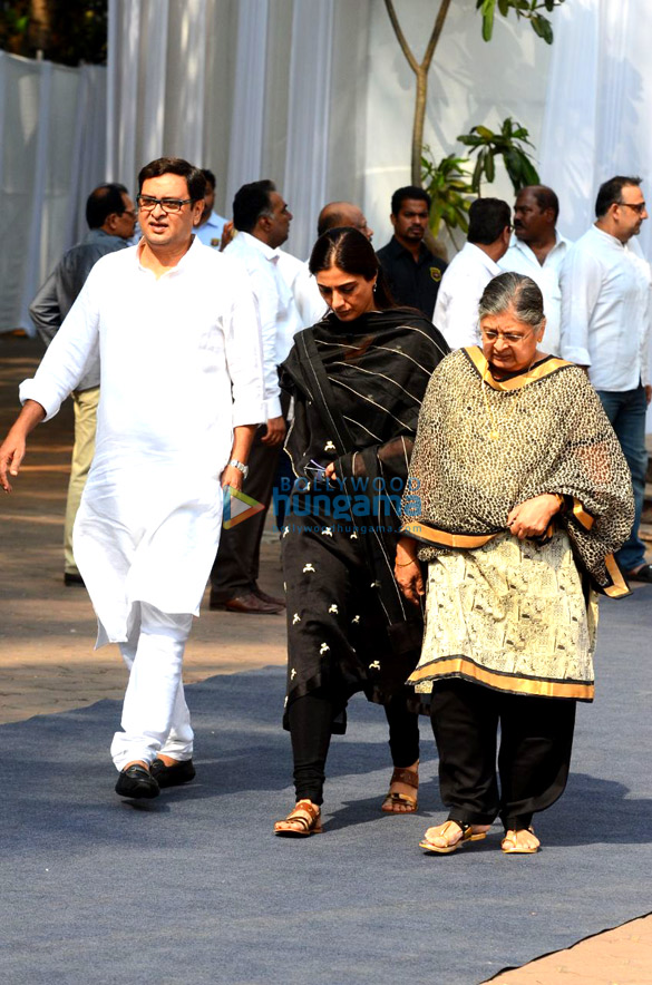 farah khan arbaaz khan mohit marwah snapped arriving to pay their last respects to sridevi 13