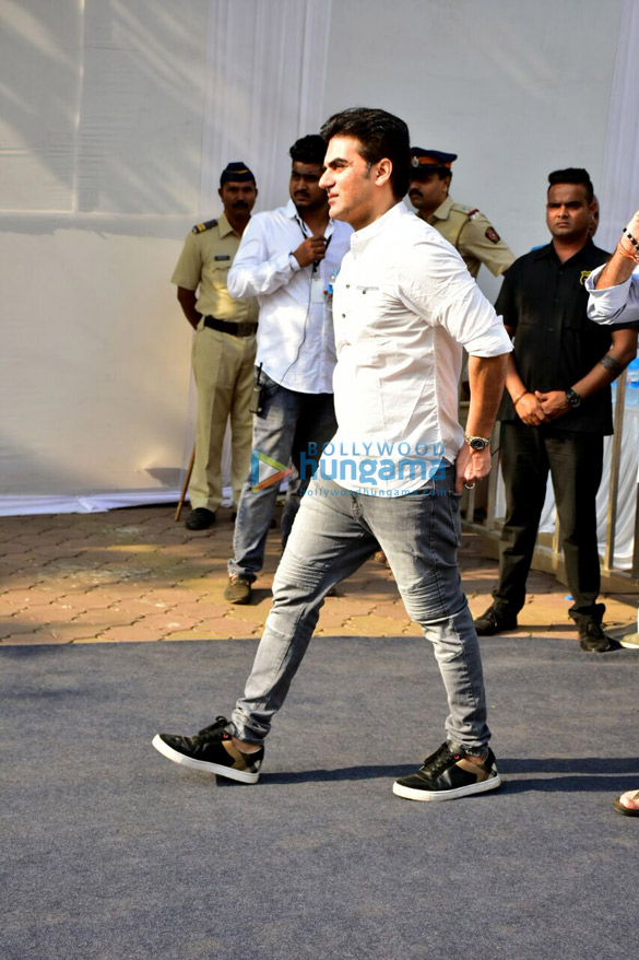 farah khan arbaaz khan mohit marwah snapped arriving to pay their last respects to sridevi 5