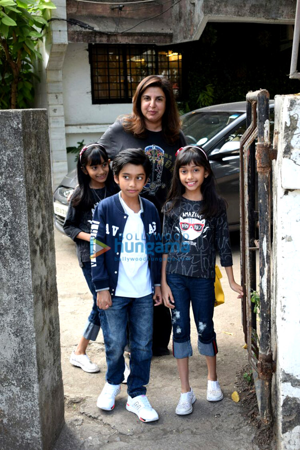farah khan with her kids at kromakay in juhu for their birthday bash 3