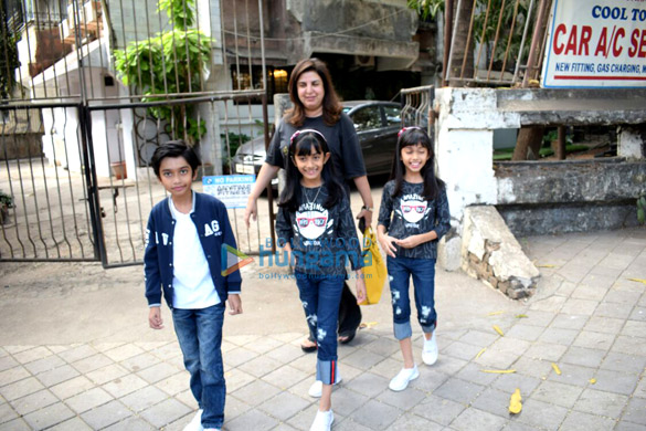farah khan with her kids at kromakay in juhu for their birthday bash 5