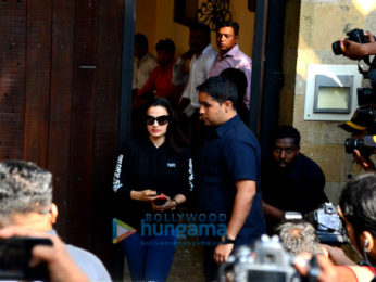 Farhan Akhtar and his mother, Saroj Khan, Ritesh Sidhwani and Farah Khan snapped at Anil Kapoor's house