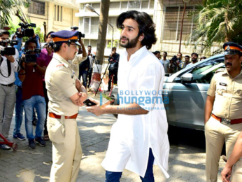 Farhan Akhtar and his mother, Saroj Khan, Ritesh Sidhwani and Farah Khan snapped at Anil Kapoor's house