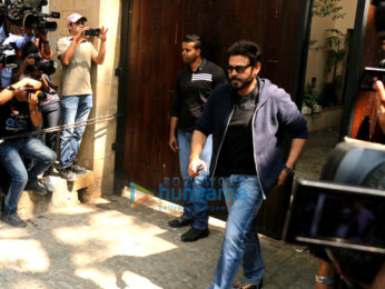 Farhan Akhtar and his mother, Saroj Khan, Ritesh Sidhwani and Farah Khan snapped at Anil Kapoor's house