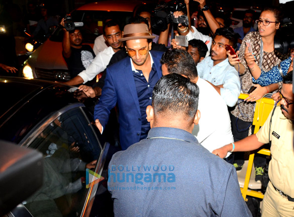 farhan akhtar and his mother saroj khan ritesh sidhwani and farah khan snapped at anil kapoors house2 5