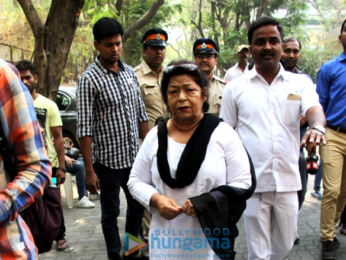 Farhan Akhtar and his mother, Saroj Khan, Ritesh Sidhwani and Farah Khan snapped at Anil Kapoor's house