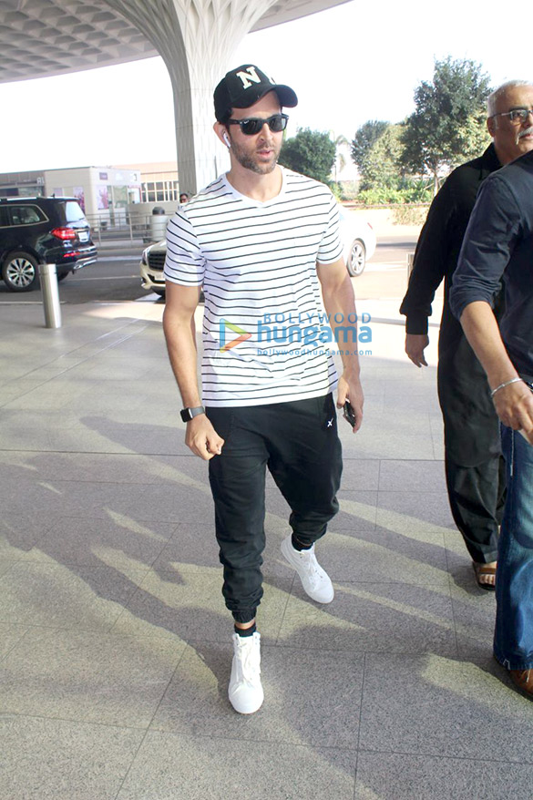 hrithik roshan suniel shetty and others snapped at the airport 7