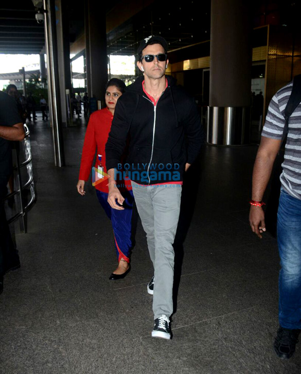 Hrithik Roshan, Emraan Hashmi and others snapped at the airport Hrithik Roshan, Emraan Hashmi and others snapped at the airport