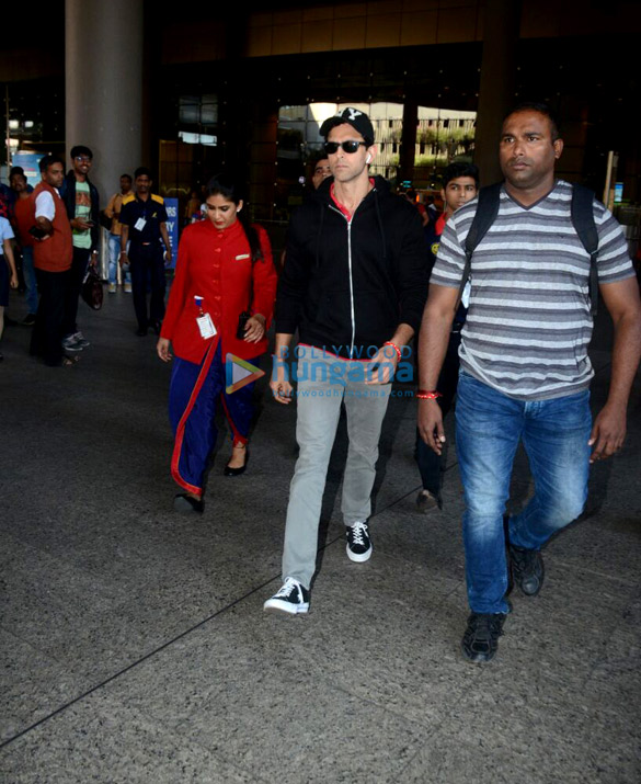 hrithik roshan and emraan hashmi snapped at the airport 5