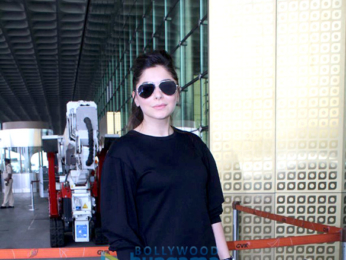 Kanika Kapoor snapped at the airport