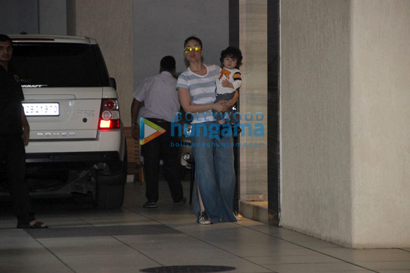 kareena kapoor khan and her son taimur ali khan snapped in mumbai 2