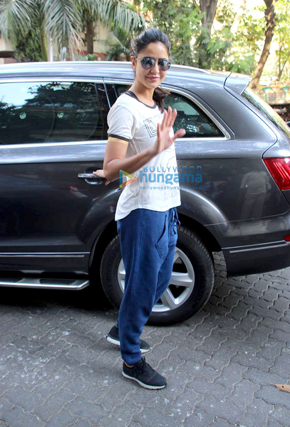 katrina kaif spotted at bandra 6 01