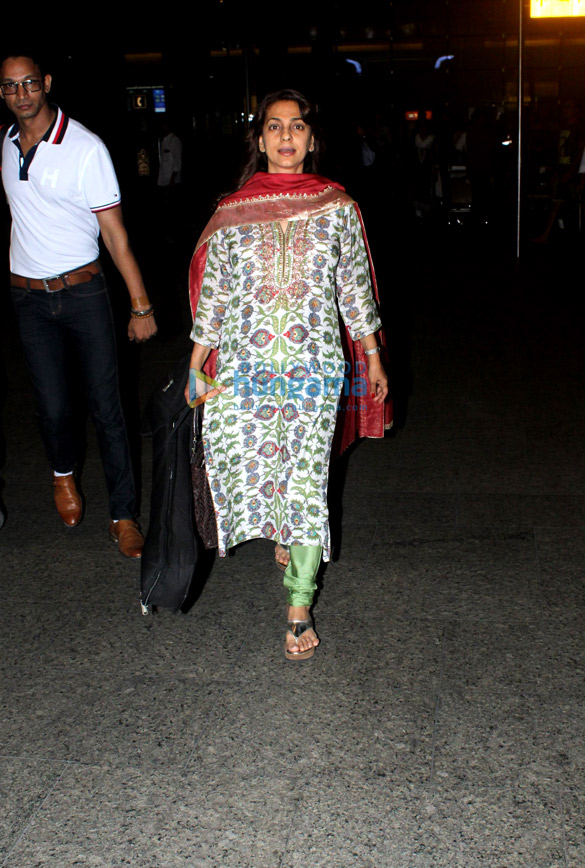 kriti sanon shilpa shetty malaika arora and others snapped at the airport 4