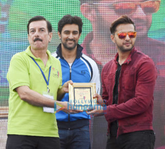 Kunal Kapoor, Vatsal Sheth & others attend the Juhu Half Marathon 2018
